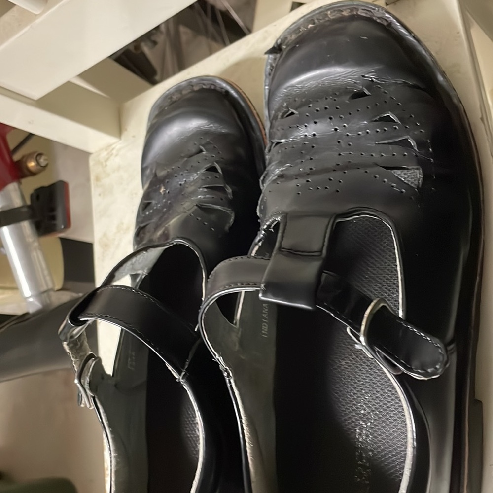 School shoes !! - Picture 3 of 4